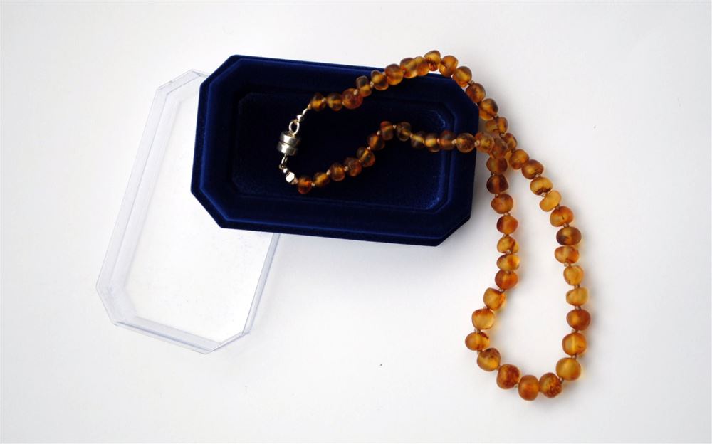 Image of Amberstyle Bernsteinkette cognac hell matt 32cm mit Magnetverschluss
