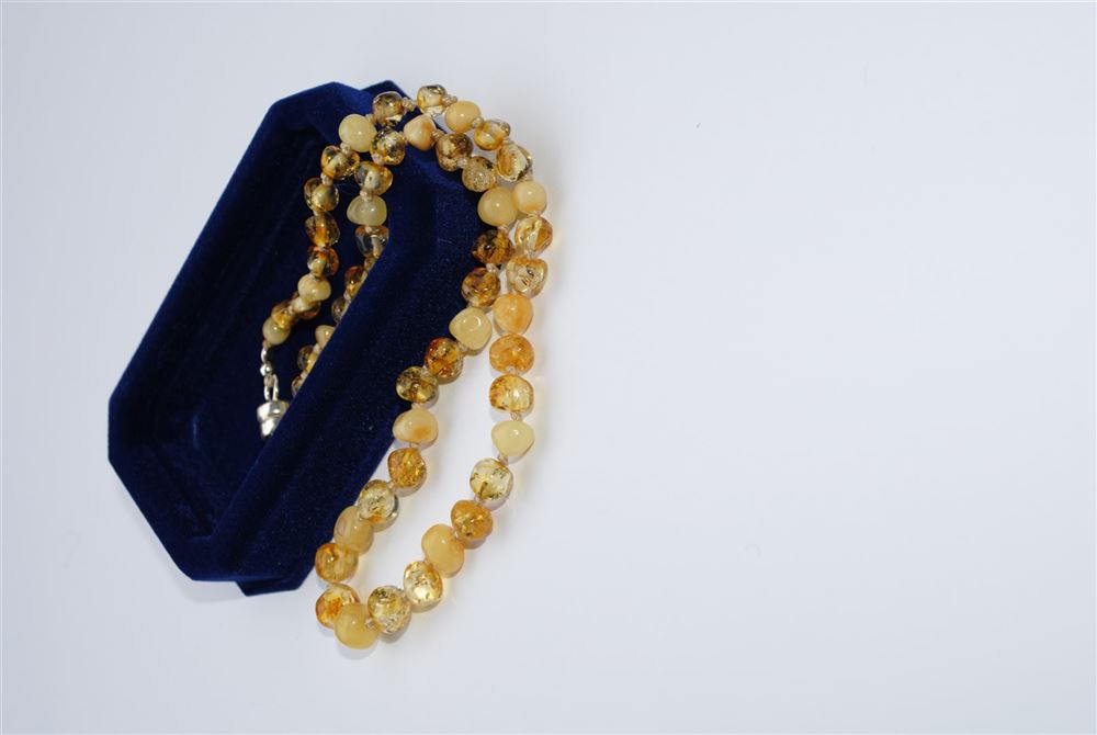 Image of Amberstyle Bernsteinkette weiss citrin 32cm mit Magnetverschluss