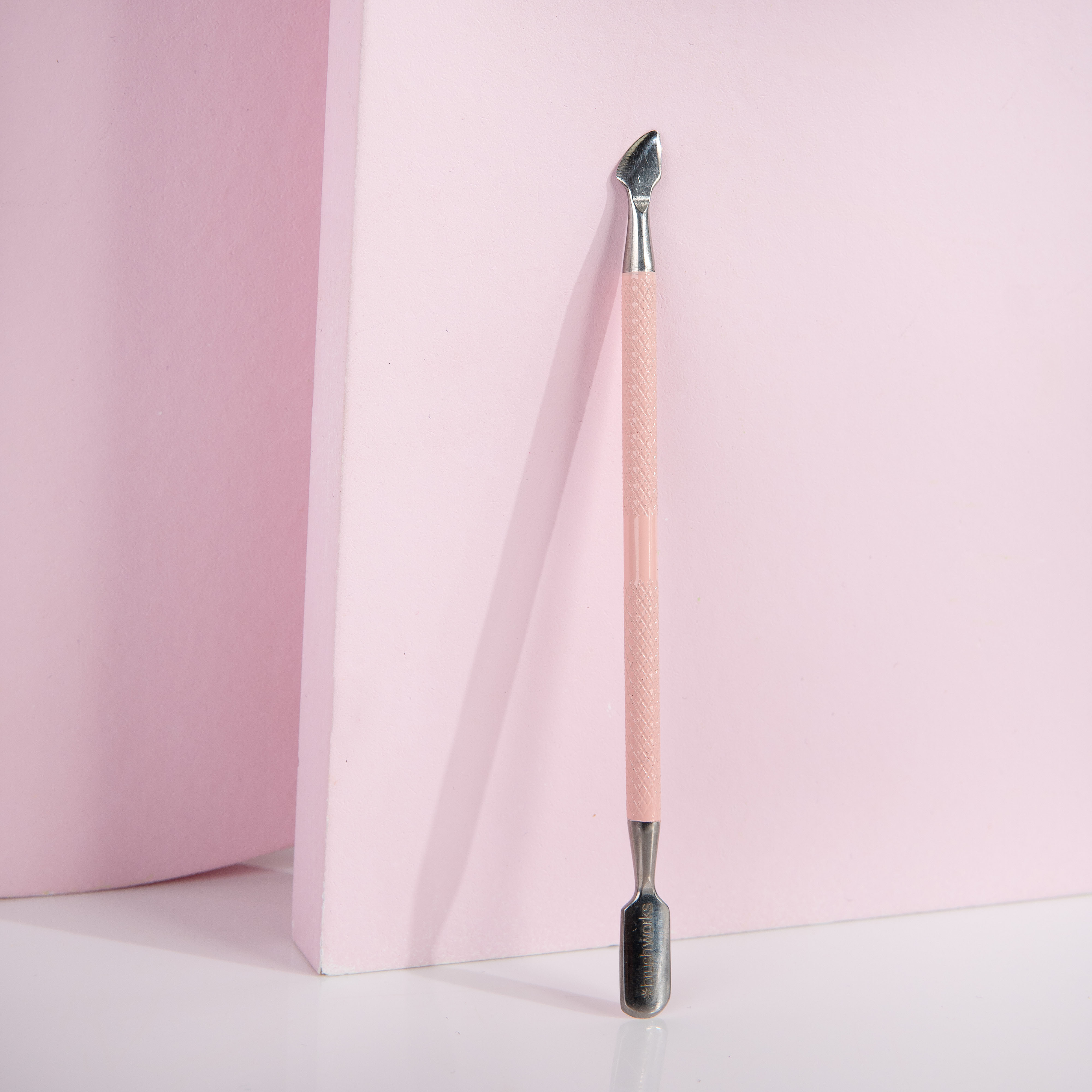BRUSHWORKS cuticle pusher, image 3 sur 5