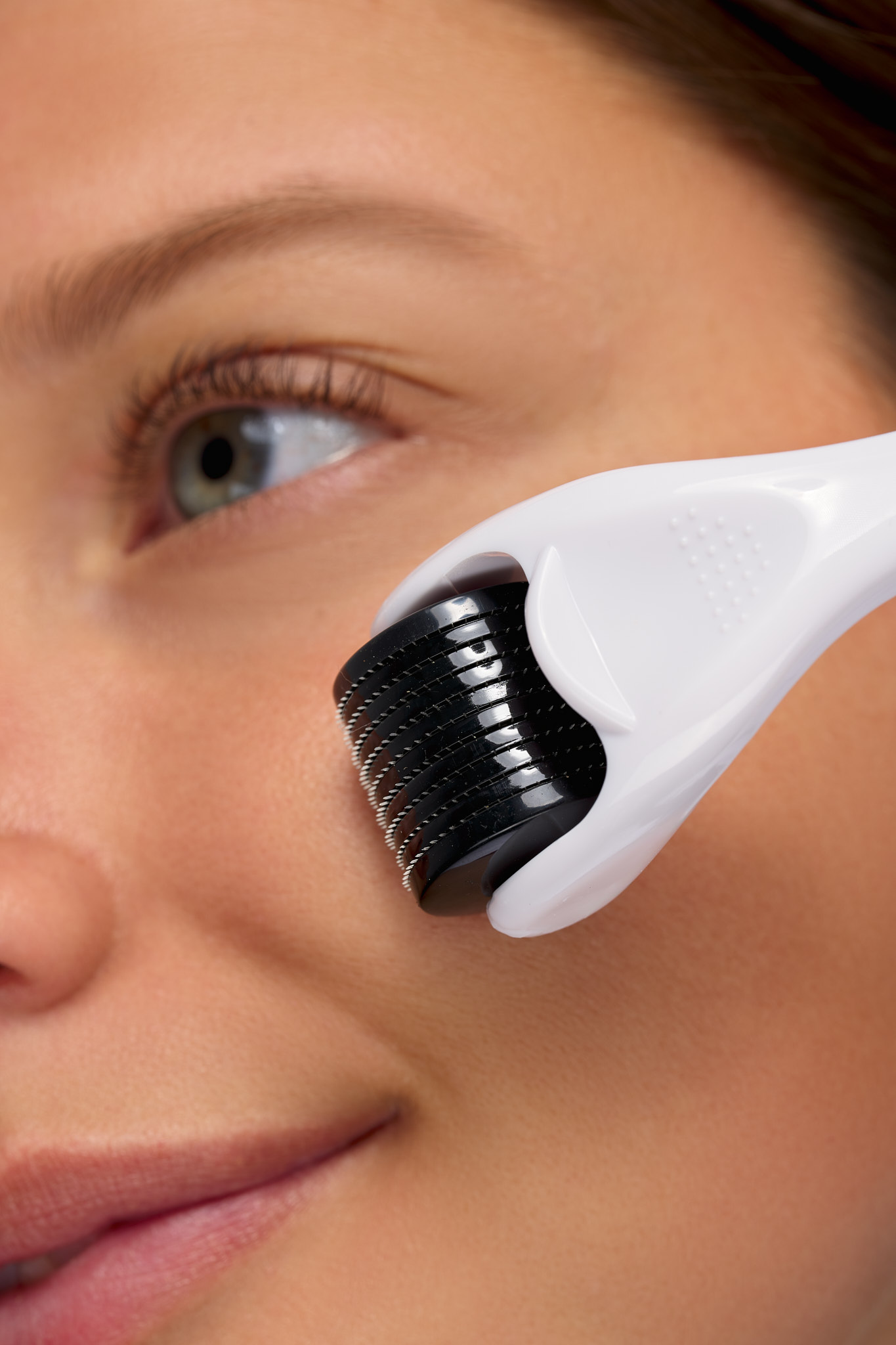 BRUSHWORKS micro needle derma roller, image 5 sur 5