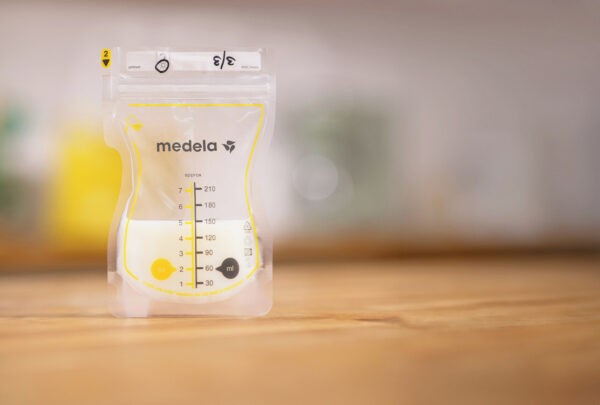MEDELA Easy Pour sachets de conservation du lait maternel, image 4 sur 5