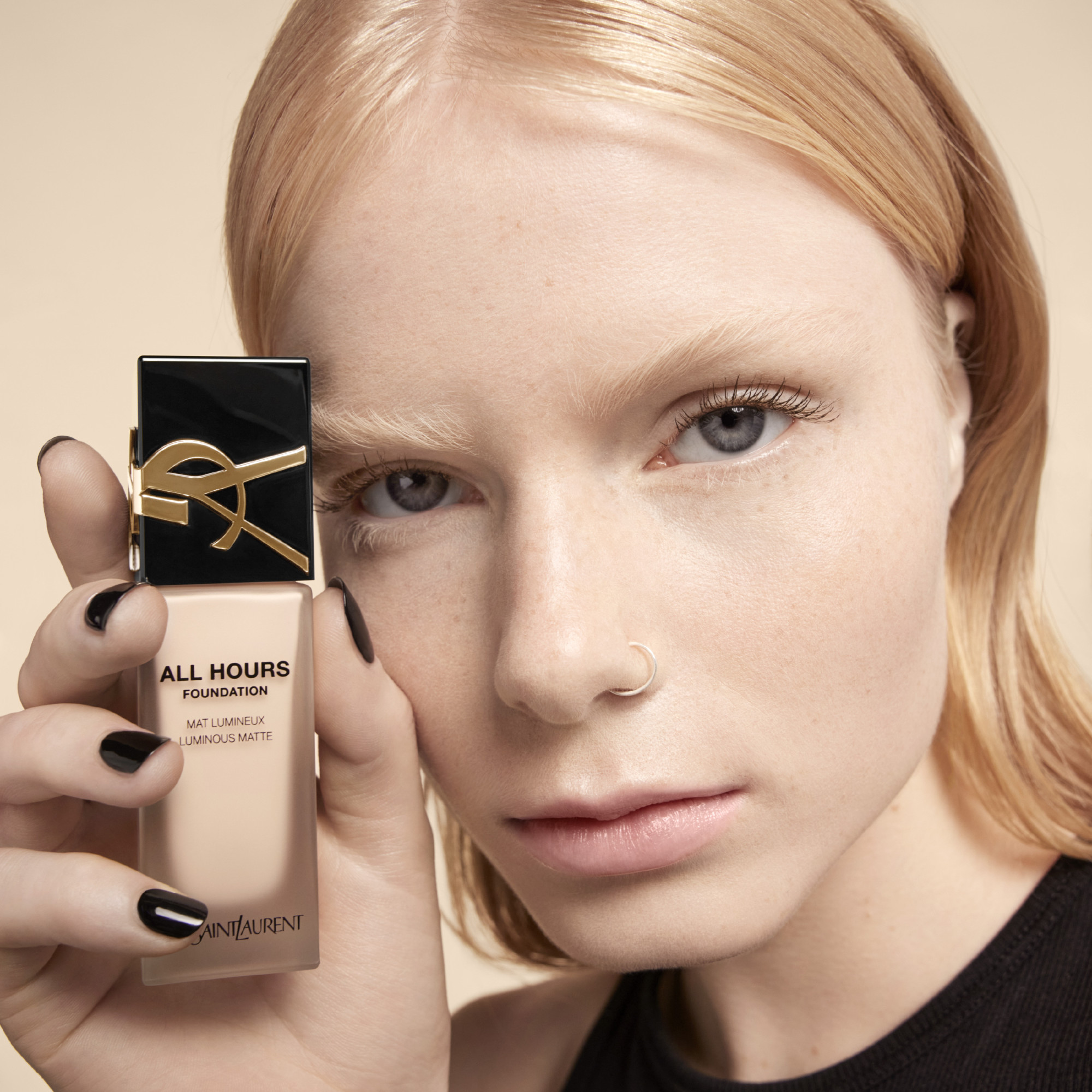 YVES SAINT LAURENT All Hours Foundation, Bild 4 von 5